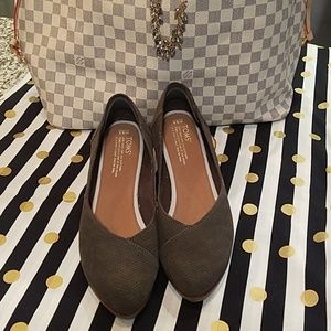 Toms flats ON HOLD
